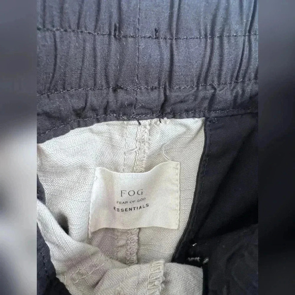 Fear of God Essentials Drawstring Cargo Pants
Silver Grey Size M - Picture 2 of 3